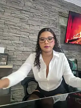 Snapshot of sophia_brunette_ chatting on March 14, 12:21 pm sophia brunette online show from March 14, 12:21 pm