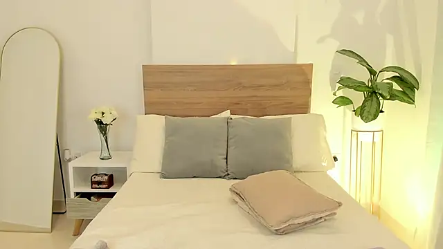 Lea Joness online show from September 29, 11:42 pm