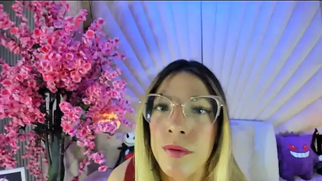 VesperVelvet online show from March 25, 4:40 am