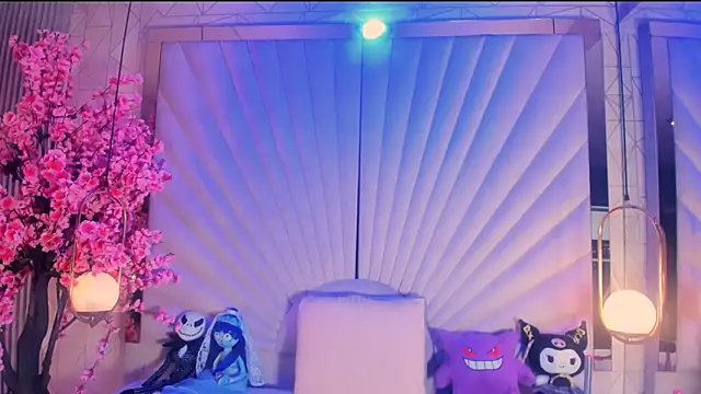 VesperVelvet online show from March 31, 4:35 am