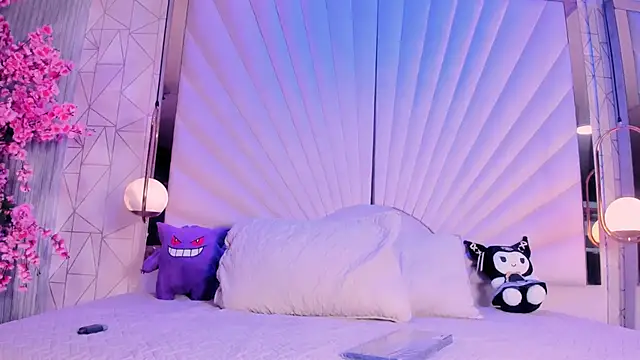 VesperVelvet online show from May 2, 5:01 am