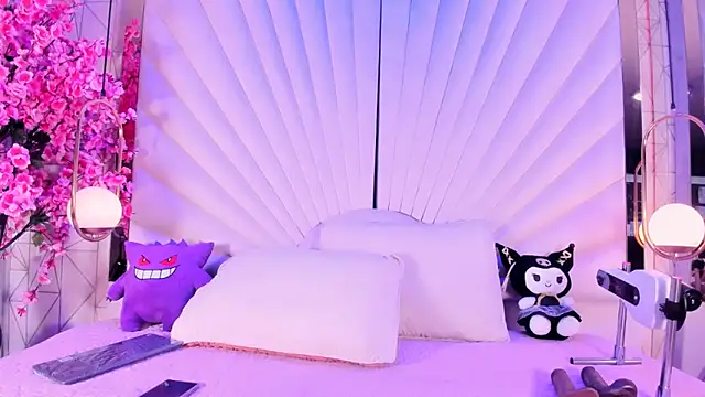 VesperVelvet online show from May 9, 5:01 am