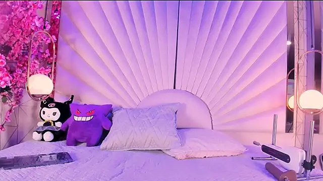 VesperVelvet online show from May 11, 5:24 am