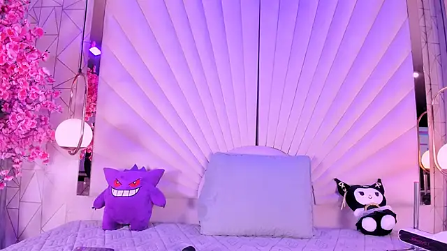 VesperVelvet online show from May 18, 5:24 am