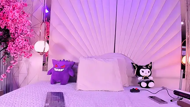 VesperVelvet online show from May 19, 5:14 am