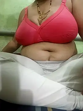 Snapshot of chocobbsneha567 chatting on December 14, 9:47 am chocobbsneha567 online show from December 14, 9:47 am