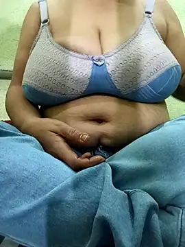 Snapshot of chocobbsneha567 chatting on December 17, 10:54 am chocobbsneha567 online show from December 17, 10:54 am