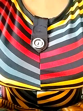 Snapshot of Ponds_beauty chatting on September 12, 2:33 am Ponds beauty online show from September 12, 2:33 am