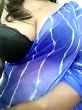 Snapshot of Ponds_beauty chatting on October 4, 3:21 pm Ponds beauty online show from October 4, 3:21 pm