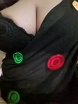 Snapshot of Ponds_beauty chatting on October 12, 9:14 pm Ponds beauty online show from October 12, 9:14 pm