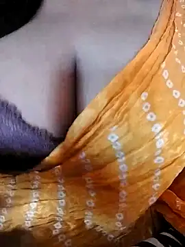 Snapshot of Ponds_beauty chatting on October 23, 4:12 am Ponds beauty online show from October 23, 4:12 am