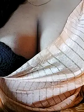 Snapshot of Ponds_beauty chatting on October 31, 3:51 am Ponds beauty online show from October 31, 3:51 am