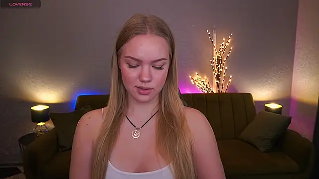 CelesteNoir online show from November 11, 8:03 am