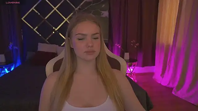 CelesteNoir online show from February 5, 9:03 am