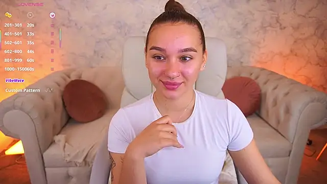 Snapshot of UrMuseOn chatting on September 27, 5:45 am UrMuseOn online show from September 27, 5:45 am