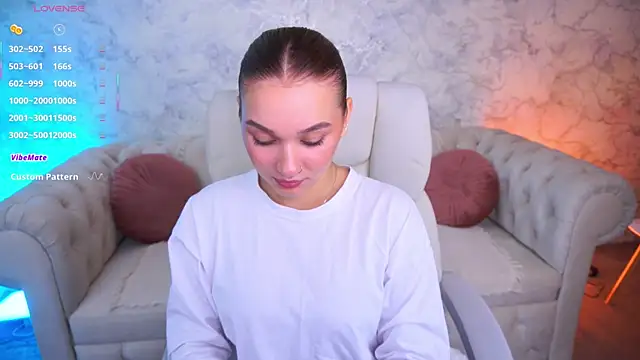 Snapshot of UrMuseOn chatting on September 28, 6:19 am UrMuseOn online show from September 28, 6:19 am