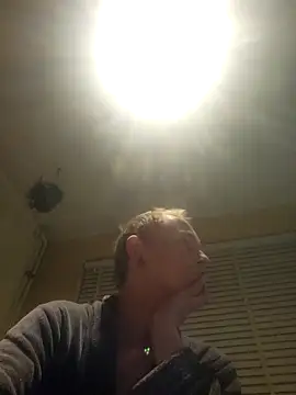 Snapshot of piercingpik chatting on March 7, 10:29 pm piercingpik online show from March 7, 10:29 pm