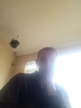 Snapshot of piercingpik chatting on March 11, 3:18 pm piercingpik online show from March 11, 3:18 pm