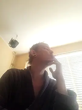 Snapshot of piercingpik chatting on March 17, 11:24 am piercingpik online show from March 17, 11:24 am