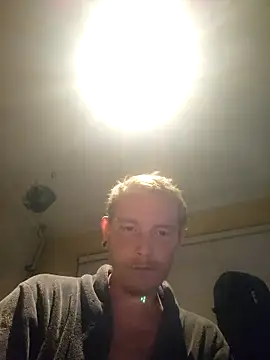 Snapshot of piercingpik chatting on April 10, 1:11 am piercingpik online show from April 10, 1:11 am