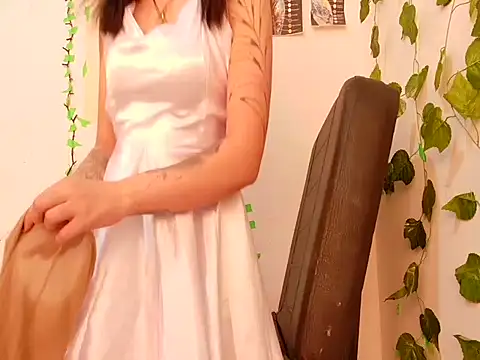 Snapshot of lucywhite13 chatting on September 11, 7:03 pm lucywhite13 online show from September 11, 7:03 pm