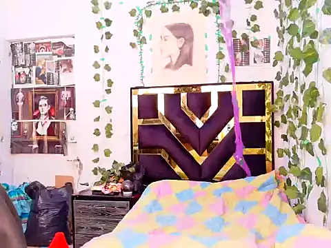 Snapshot of lucywhite13 chatting on October 4, 6:50 pm lucywhite13 online show from October 4, 6:50 pm