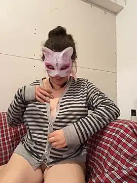 Snapshot of Lucy_YupiSweet chatting on March 4, 7:36 am Lucy YupiSweet online show from March 4, 7:36 am