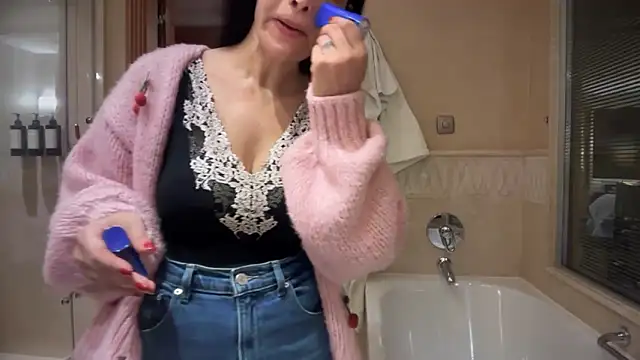 Snapshot of Ofcourseoneday chatting on November 11, 10:04 am Ofcourseoneday online show from November 11, 10:04 am