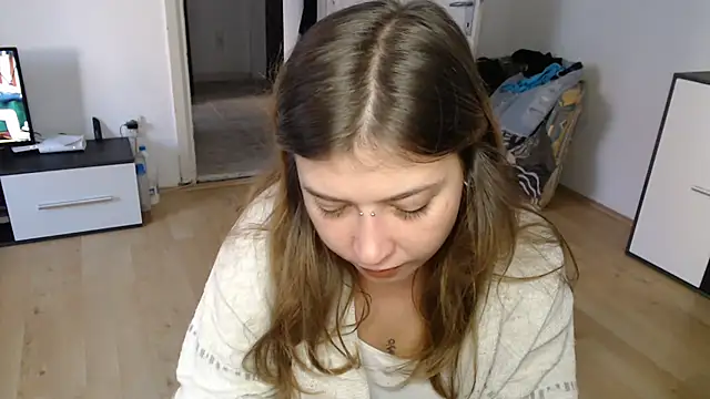 Snapshot of Aliens4twenty chatting on September 18, 5:31 am Aliens4twenty online show from September 18, 5:31 am