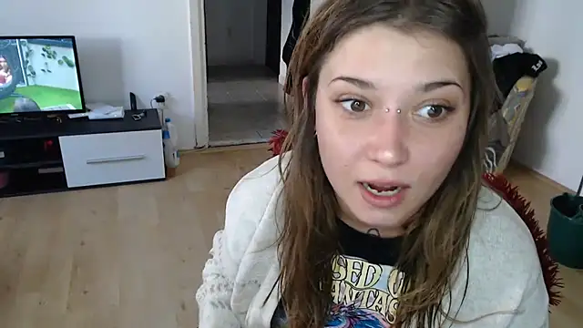 Snapshot of Aliens4twenty chatting on September 20, 6:03 am Aliens4twenty online show from September 20, 6:03 am