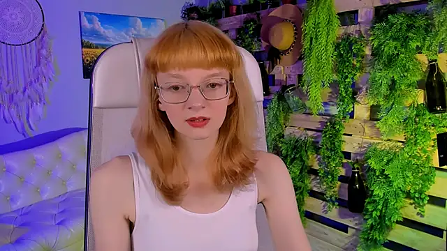 Snapshot of MollyJiggles chatting on October 12, 12:26 pm MollyJiggles online show from October 12, 12:26 pm