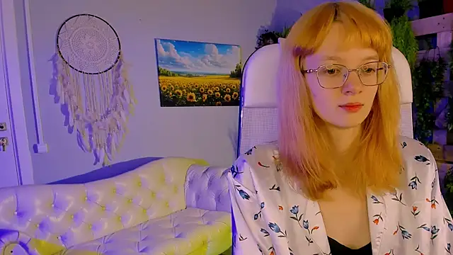 Snapshot of MollyJiggles chatting on October 16, 8:26 am MollyJiggles online show from October 16, 8:26 am