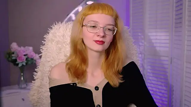 Snapshot of MollyJiggles chatting on October 18, 8:04 am MollyJiggles online show from October 18, 8:04 am