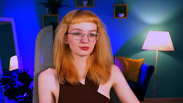 Snapshot of MollyJiggles chatting on November 1, 8:16 am MollyJiggles online show from November 1, 8:16 am