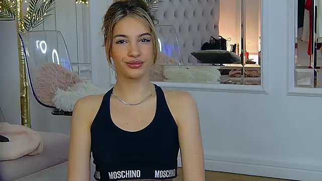 KimmDaviss online show from May 14, 8:21 am