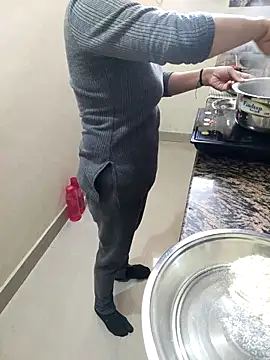 Pihu Chopra online show from February 6, 3:22 am