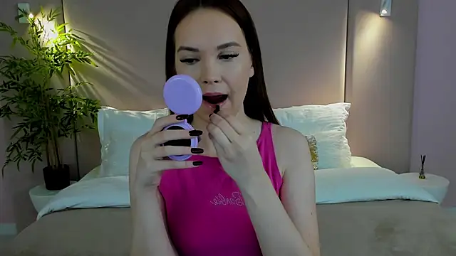 Snapshot of KiraHolli chatting on October 7, 3:04 am KiraHolli online show from October 7, 3:04 am