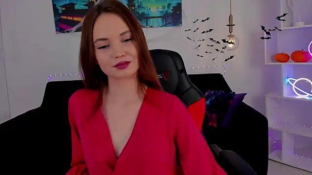 Snapshot of KiraHolli chatting on October 28, 3:10 am KiraHolli online show from October 28, 3:10 am