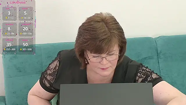 Snapshot of Sandra_Sunrise chatting on October 3, 8:33 am Sandra Sunrise online show from October 3, 8:33 am