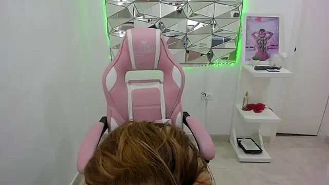 camixxx m online show from September 19, 1:34 pm