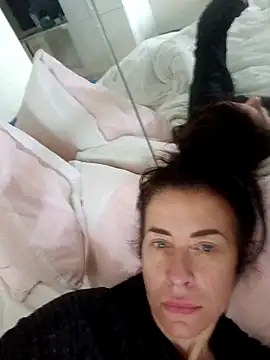 Snapshot of Klvill chatting on February 19, 10:44 am Klvill online show from February 19, 10:44 am