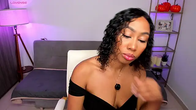 Snapshot of i_lulu chatting on November 25, 4:56 am i lulu online show from November 25, 4:56 am