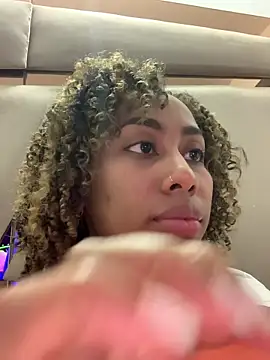 Snapshot of i_lulu chatting on February 25, 2:21 am i lulu online show from February 25, 2:21 am