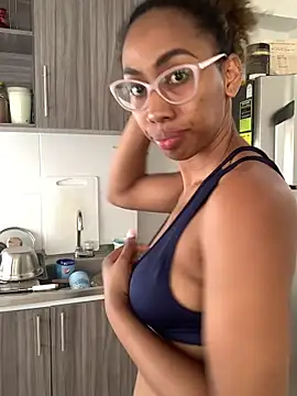 Snapshot of i_lulu chatting on February 26, 5:23 pm i lulu online show from February 26, 5:23 pm