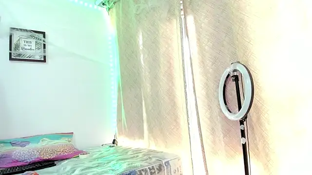 Snapshot of selena_jhonson chatting on October 29, 2:19 pm selena jhonson online show from October 29, 2:19 pm