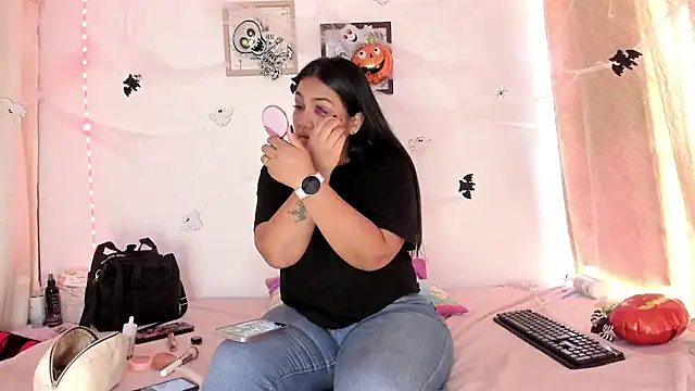 selena jhonson online show from November 2, 1:24 pm