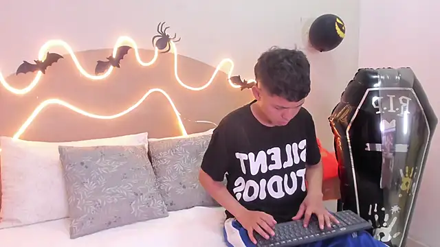 Enrrixxx  online show from October 26, 7:31 pm