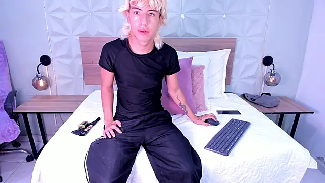 Enrrixxx  online show from February 9, 11:20 pm