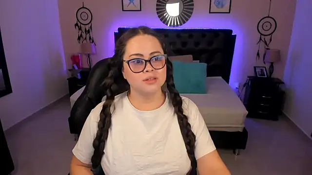 Snapshot of LolaVillalobos chatting on April 24, 12:40 pm LolaVillalobos online show from April 24, 12:40 pm