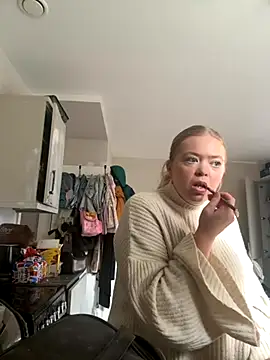 Snapshot of KaylaTrudi chatting on November 5, 10:59 am KaylaTrudi online show from November 5, 10:59 am